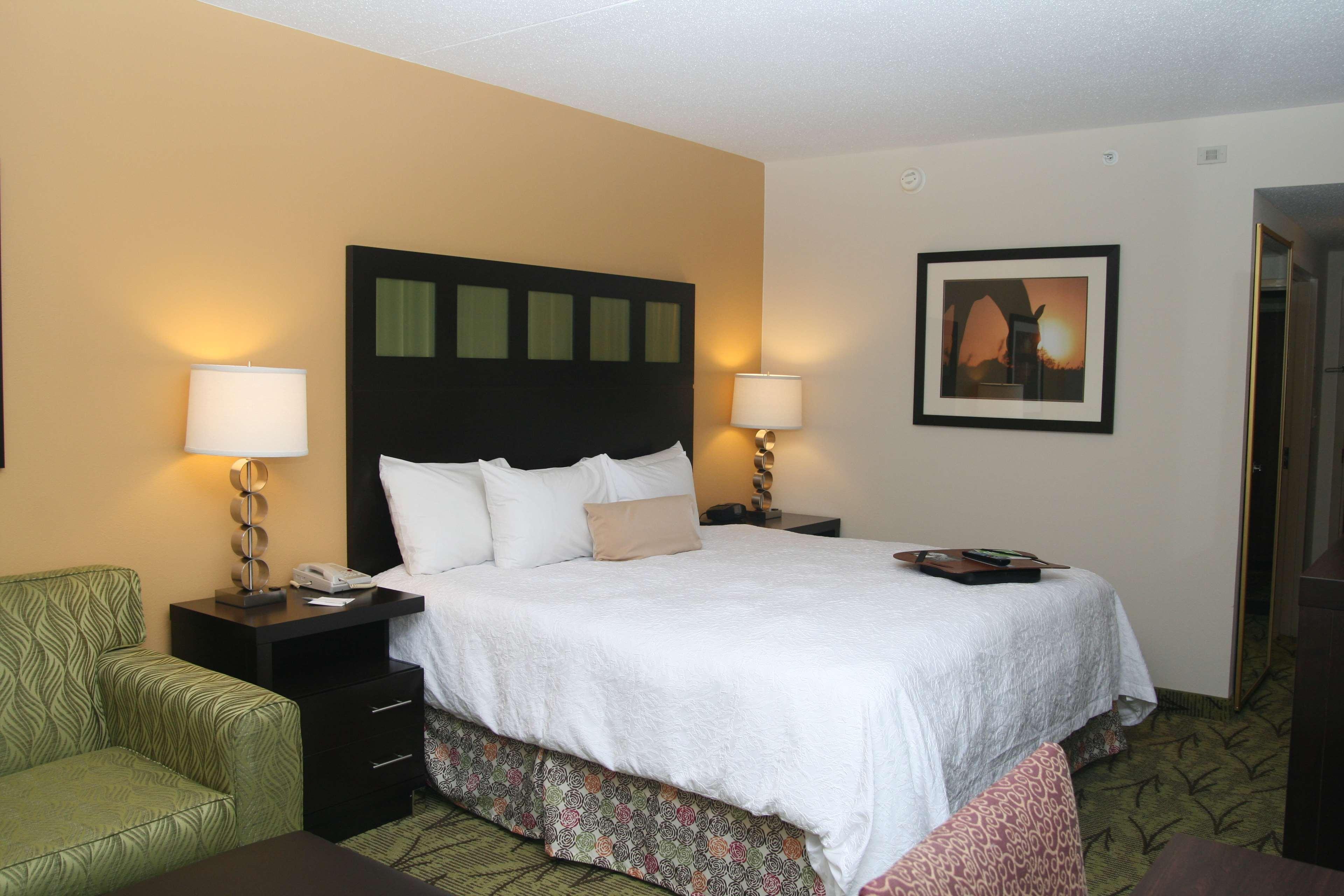Hampton Inn & Suites Tulsa-Woodland Hills Стая снимка